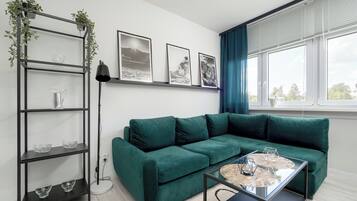Apartment, 1 Bedroom, Kitchen | Living room | 40-inch Smart TV with digital channels