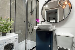 Apartment, 1 Schlafzimmer, Küche | Badezimmer | Dusche, kostenlose Toilettenartikel, Haartrockner, Handtücher