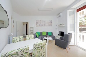 TV - Livorno, Apartment - 5 Min Walk From Piazza Bologna By Halldis (Rome)