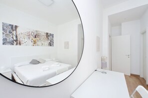 2 bedrooms, iron/ironing board, travel cot, free WiFi - Livorno, Apartment - 5 Min Walk From Piazza Bologna By Halldis (Rome)