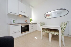 Fridge, oven, stovetop, coffee/tea maker - Livorno, Apartment - 5 Min Walk From Piazza Bologna By Halldis (Rome)