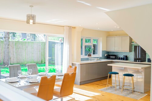 4-Bed Haven in Fawley – Ideal for extended stays, work trips, or family getaways. Spacious, fully furnished, and well-equipped for comfort and convenience. Your perfect home away from home.