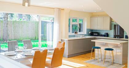 4-Bed Haven in Fawley – Ideal for extended stays, work trips, or family getaways. Spacious, fully furnished, and well-equipped for comfort and convenience. Your perfect home away from home.