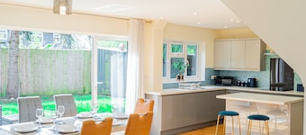 4-Bed Haven in Fawley – Ideal for extended stays, work trips, or family getaways. Spacious, fully furnished, and well-equipped for comfort and convenience. Your perfect home away from home.