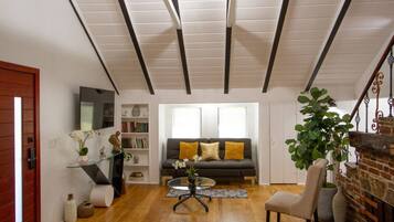 House, 1 Bedroom, Smoking | Living room