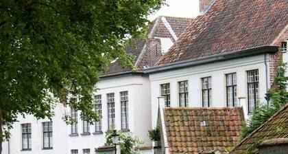 Two Guest-rooms in Stylish Villa - Free Bikes