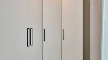 3 bedrooms, Internet