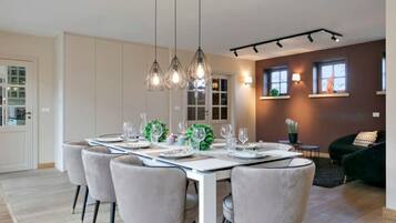 Apartment, Accessible | 4 bedrooms, Internet