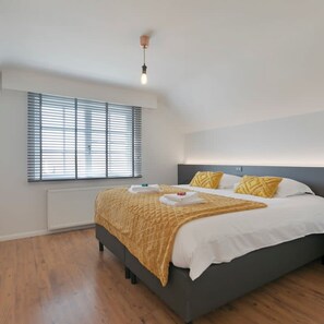 Apartment, Accessible | 4 bedrooms, Internet - Spectacular Holiday-villa With Lounge-area and bar (Koksijde)