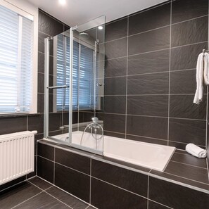 House, Smoking | 4 bedrooms, Internet