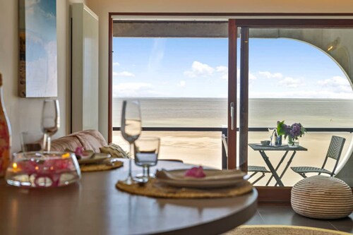 Beautiful Studio With Stunning Seaview and Terrace