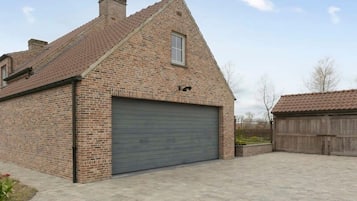 Villa | 5 bedrooms, Internet