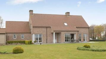 Villa | 5 bedrooms, Internet