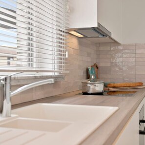 House | 3 bedrooms, Internet - Spacious Bungalow With Garden Near the Beach sea (Middelkerke)