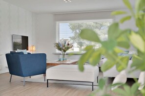 3 bedrooms, Internet - Spacious Bungalow With Garden Near the Beach sea (Middelkerke)