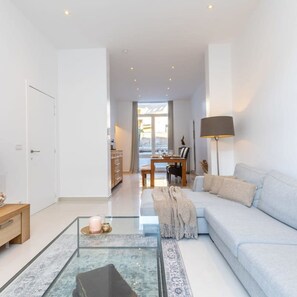Apartment | 2 bedrooms, Internet - Stylish Duplex Apartment in a Renovated Town House (Ostend)