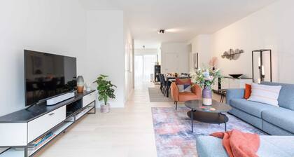 New Holiday Home With Parking Near the Beach