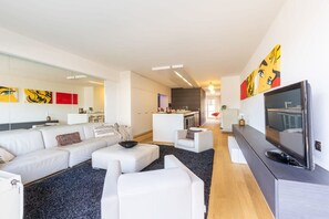 Apartment | 3 bedrooms, Internet - Modern Apartment at the Beach With Parking (Knokke-Heist)