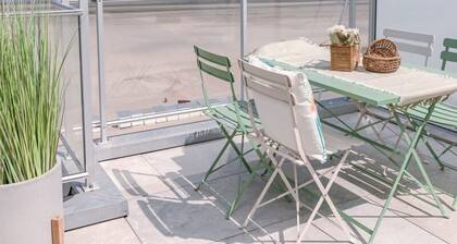 Stunning Studio With Sea-view on top Location