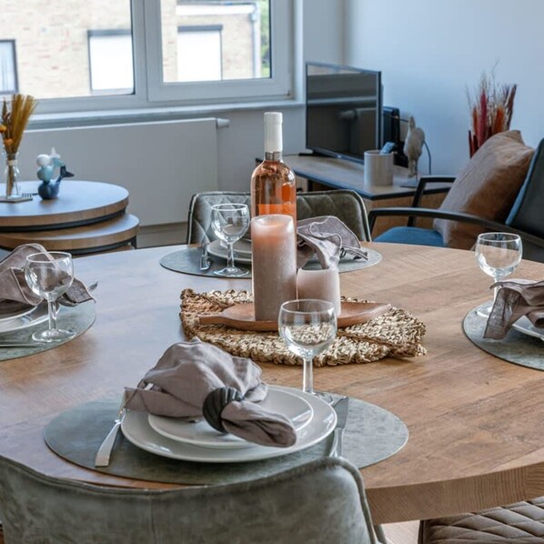 2 عدّة غرف نوم وخدمة الإنترنت