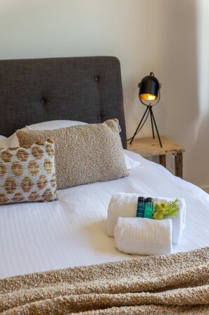 2 عدّة غرف نوم وخدمة الإنترنت