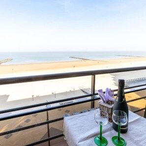 Exterior - Beautiful Spacious Studio With Frontal sea View (Knokke-Heist)