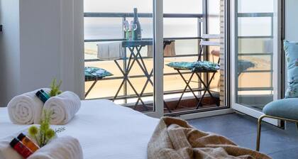 Beautiful Spacious Studio With Frontal sea View