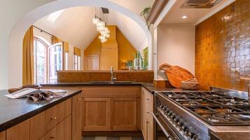 Villa | 5 dormitorios y Internet