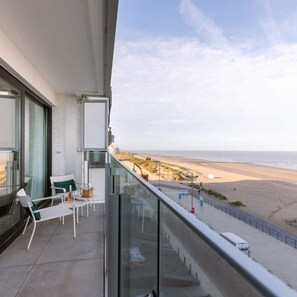 1 bedroom, Internet - Cosy Apartment With Terrace Overlooking the sea (Middelkerke)