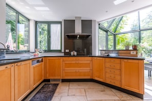 Villa | 4 bedrooms, Internet