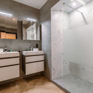 Apartment | Bathroom - Lovely Apartment With Lateral sea View (De Panne)