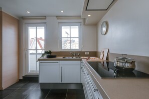 Appartamento | 3 camere, una scrivania, Internet