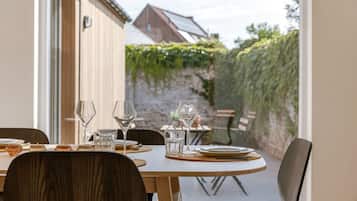 3 bedrooms, Internet