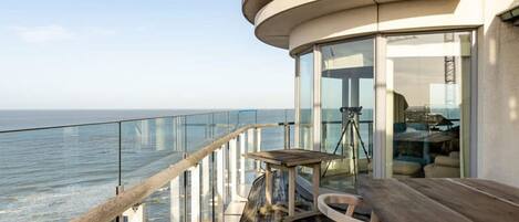 Apartment, Accessible | 3 bedrooms, desk, Internet