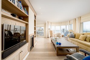 3 bedrooms, desk, Internet - Stunning Penthouse With Free Parking and sea View (Knokke-Heist)
