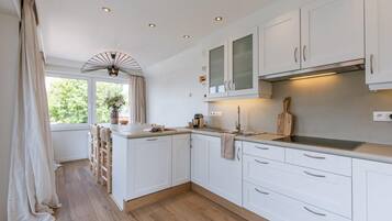 3 bedrooms, Internet