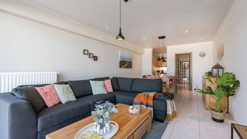Apartment, Accessible | 2 bedrooms, desk, Internet