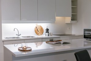 3 عدّة غرف نوم وخدمة الإنترنت