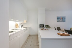 3 عدّة غرف نوم وخدمة الإنترنت