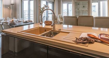 Spacious Apartment With Lateral sea View