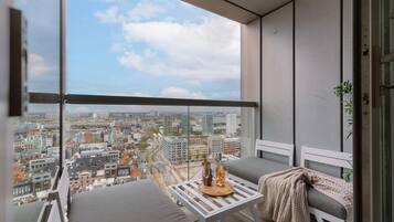 Apartment | 2 bedrooms, desk, Internet