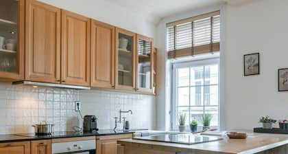 Beautiful and Spacious Vacation Home With Parking
