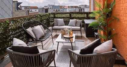 Beautiful and Spacious Vacation Home With Parking