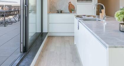 Spacious Apartment With Beautiful Terrace Near Ghent