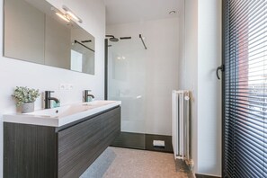 Apartment | 2 bilik tidur, meja, Internet 