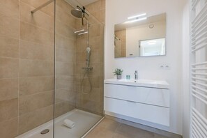 Apartment | 2 bedrooms, Internet - Modern Apartment With Sunny and Large Terrace (Ostend)