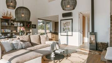 House | 3 bedrooms, desk, Internet