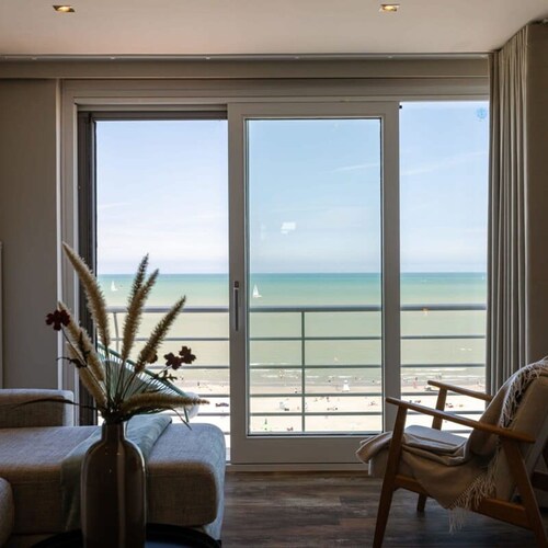 Cosy Apartment With Frontal Seaview
