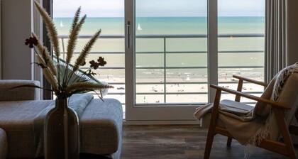 Cosy Apartment With Frontal Seaview