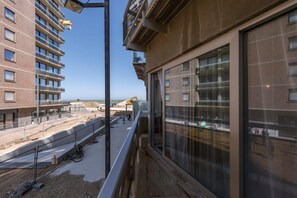 2 bedrooms, Internet - Characterful Apartment With Lateral sea View (Middelkerke)